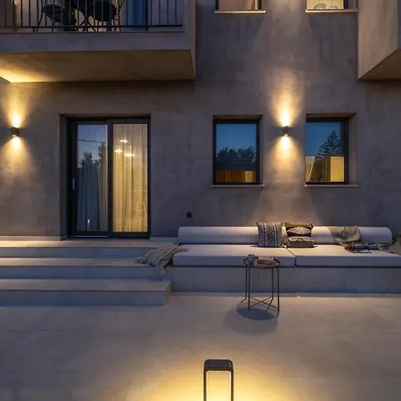 Topos Apartment