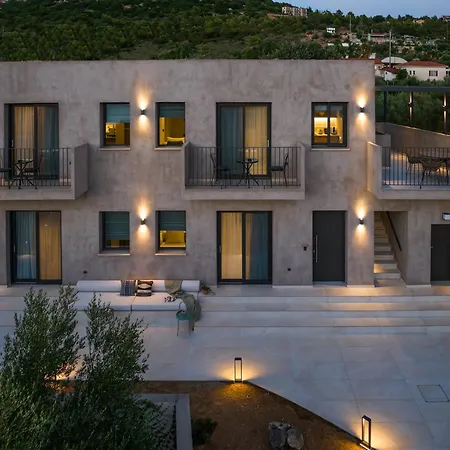 Topos Apartment